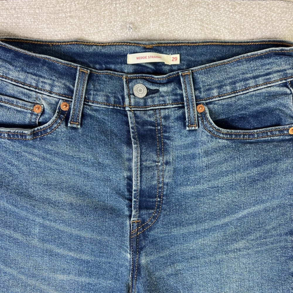 Levis Jeans Womens 29 Blue Med Wash Wedgie Straight High Rise Button Fly Denim - Picture 4 of 11